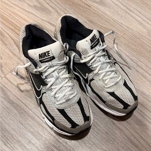 Nike Vomero 5 Gray and Black Sneakers